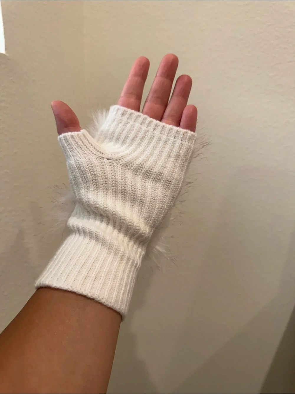 Old Navy Ivory Faux Fur Convertible Mittens